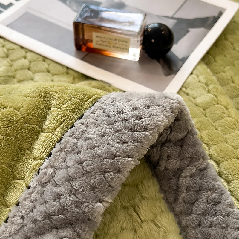 Turtle Velvet Autumn Winter Thicken Warm Blankets for Bed Soft Fluffy Coral Velvet Sofa Blanket Jacquard Throws and Blankets